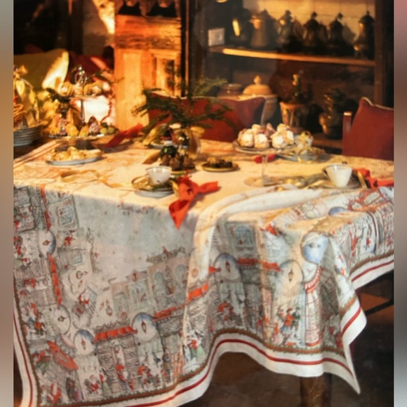 Tessitura Toscana Telerie Firenze 67”x 67” Italian Linen Christmas Tablecloth - Picture 4 of 16